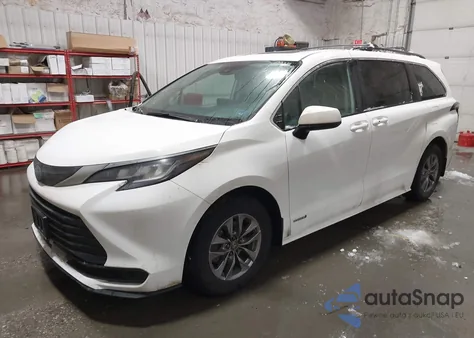 2021 Toyota Sienna Le z USA, uszkodzony, nr VIN 5TDBSKFCXMS035101
